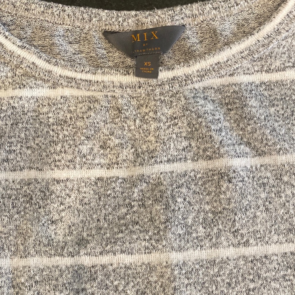 Womens xsm crop sleeve sweater
